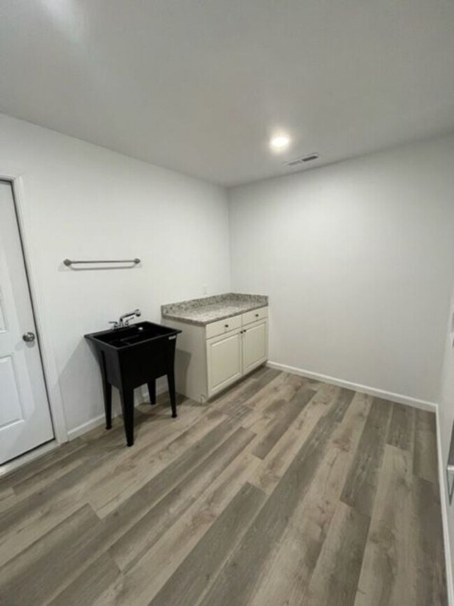 Foto del edificio - Duplexes Now Available!