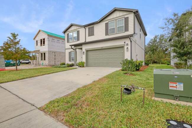 Building Photo - Gorgeous 4BR Home | Upgraded Features | Id...