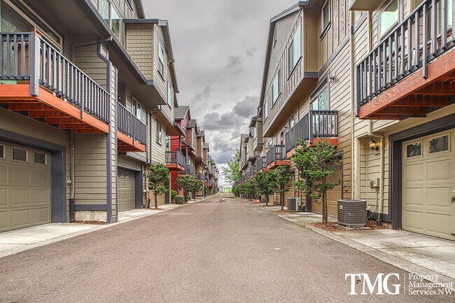 Foto del edificio - Gorgeous Two Bedroom Townhome in Hillsboro!