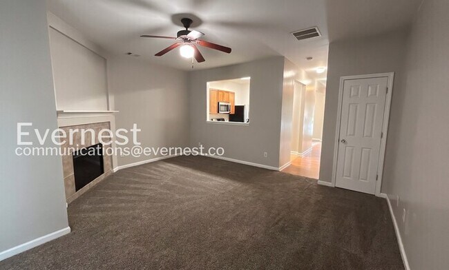 Building Photo - 2 Bed/3 Bath Condo with Modern Amenities / Pet-Friendly / Vouchers Accepted / Available Now!