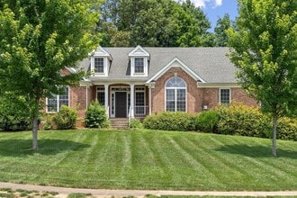 Building Photo - 211 Cullom Way