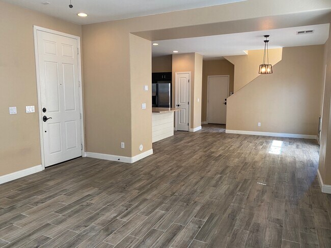 Building Photo - 6823 S 9th Ave