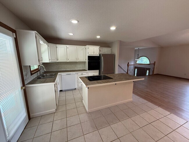 Foto del edificio - Big on Space. Big on Convenience. Big on Comfort.
