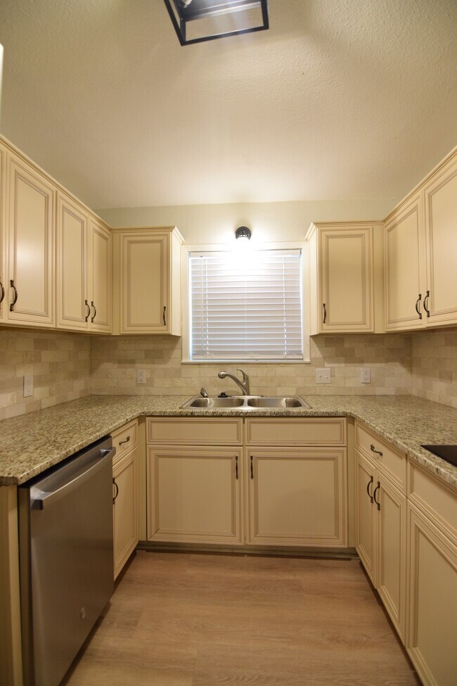 Foto del edificio - 3610 Fairway Dr