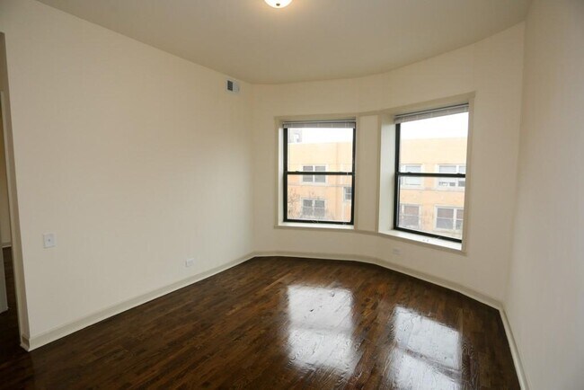 Foto del edificio - 1315 W Leland Ave