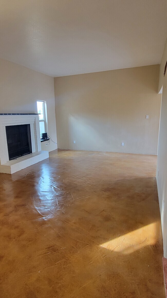 Building Photo - 3323 Camino Prado Vista