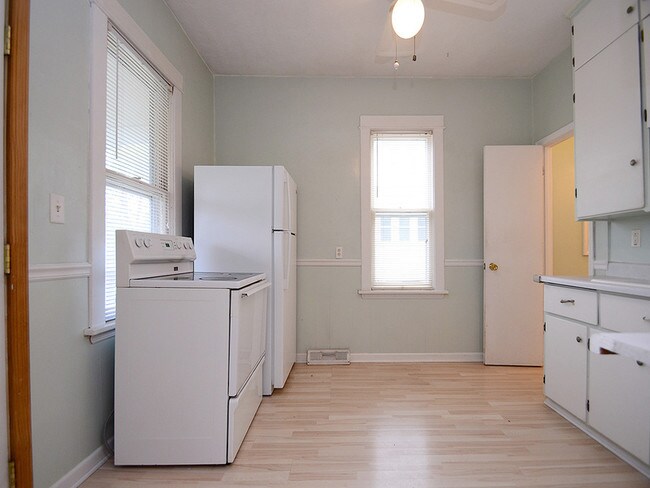 Building Photo - 3821 Castelar St