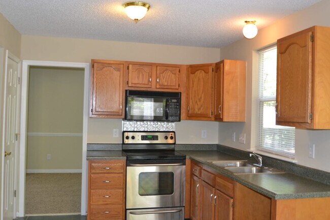 Building Photo - 8532 Woodford Bridge Dr