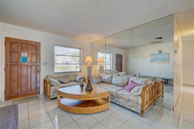 Foto del edificio - 4984 Cedarbrook Ln