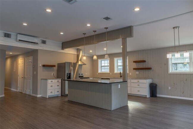 Foto del edificio - 120 Erskine Ferry Rd