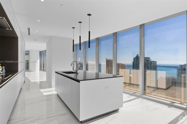 Building Photo - 300 Biscayne Boulevard Way
