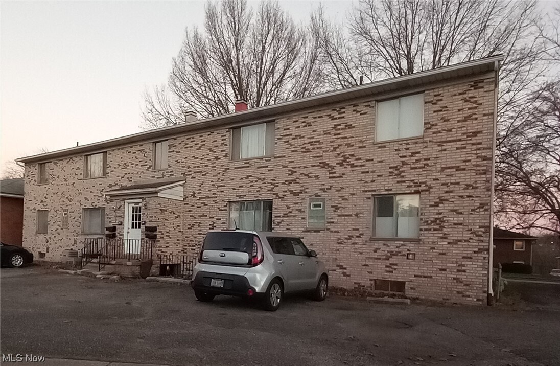 1487 Meriline St Unit 1, Cuyahoga Falls, OH 44221 Room for Rent in Cuyahoga Falls, OH