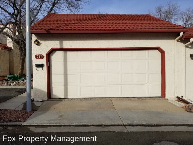 Building Photo - 3 br, 2 bath House - 1241 Madero Street