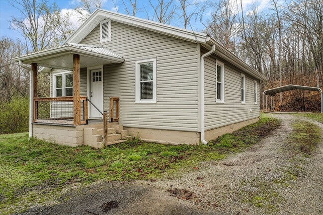 Building Photo - Harriman 37748 - Charming 2-bedroom, 1.5-bathroom Home nestled on 3.8 acres of woods - Contact Ch...