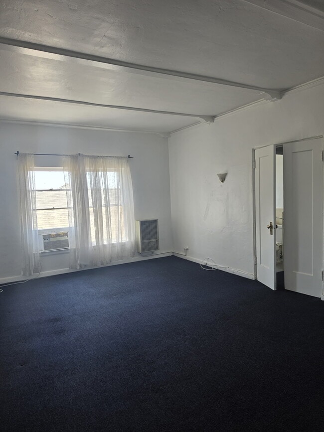 Building Photo - Horton Hall- All Utilities Included