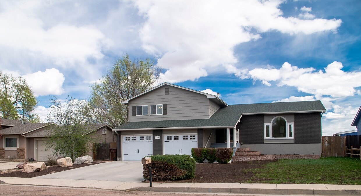 Primary Photo - 6965 Sugar Creek Cir