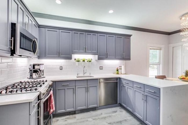 Building Photo - 3 bedroom in Waltham MA 01776