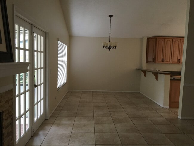 Building Photo - Very Nice 3/2