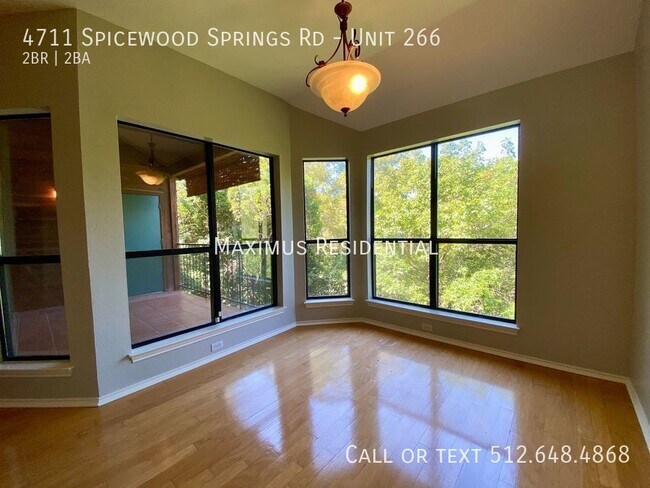 Foto del edificio - 4711 Spicewood Springs Rd