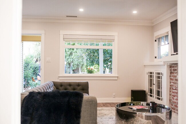 Foto del edificio - 901 N Orange Grove Ave
