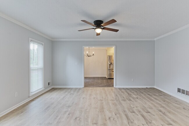 Foto del edificio - 6714 Copperfield Rd