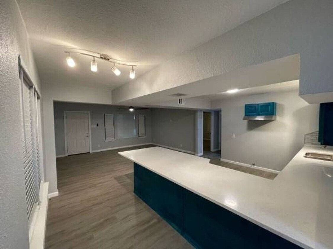 Primary Photo - 2 Bedroom Single Family Home in Corpus Chr...