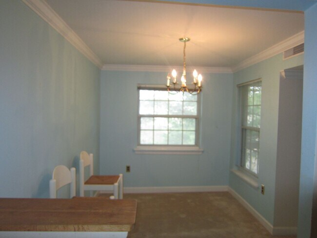 Foto del edificio - Conveniently located near Tysons, Metrobus, the Toll Road, and West Falls Metro.