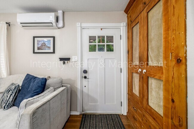 Photo - 3200 S Grape St House