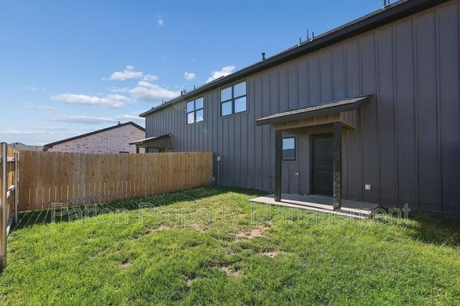 Foto del edificio - 14411 Periwinkle Dr