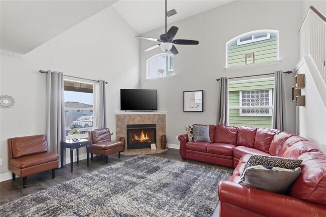 Building Photo - 258 Hogan