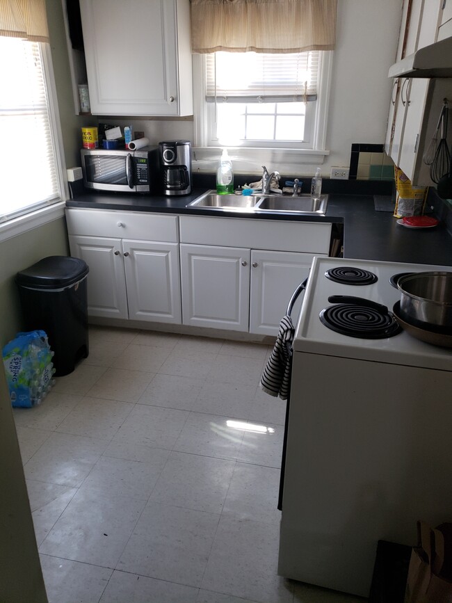Kitchen - 825 S Mills St