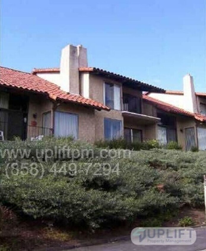 Primary Photo - Spacious Carlsbad Town Home with Parking, ...
