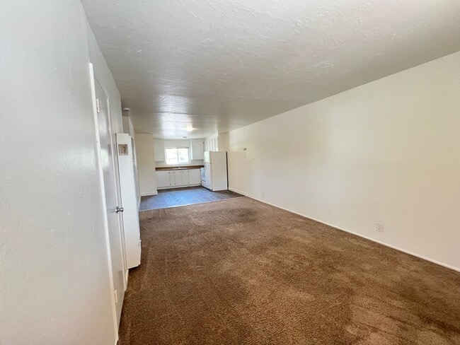Building Photo - EBS T 1172-1176