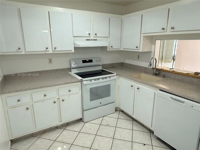Building Photo - 1820 SW 81st Ave