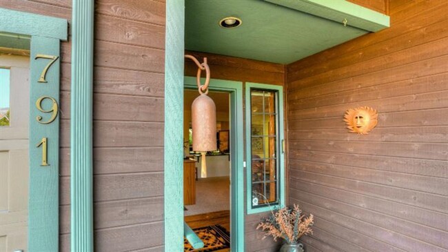 Foto del edificio - Serene 3 bed/2 bath home in beautiful gard...