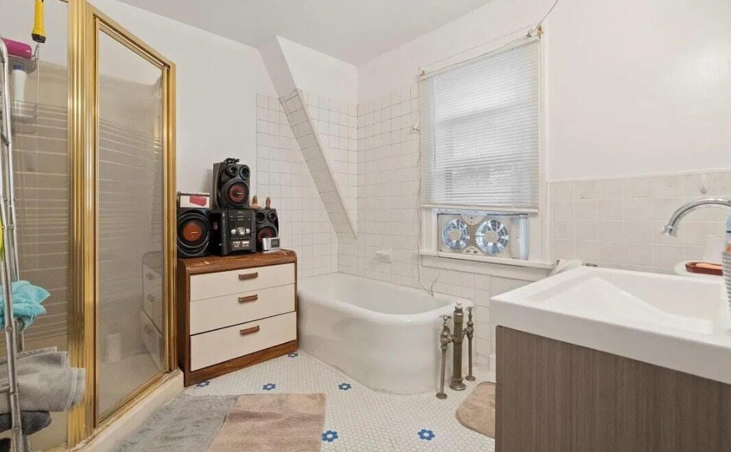 Primary Photo - 555 Lorraine Ave