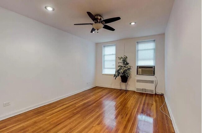 Foto del edificio - 2104 Holland Ave
