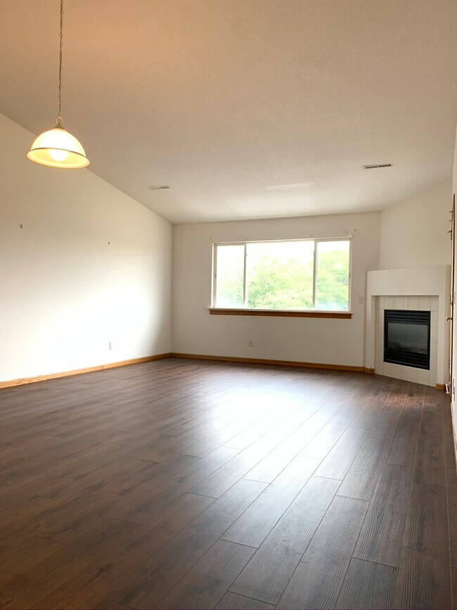 Building Photo - 3470 Parkwild Dr
