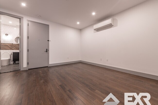 Building Photo - 412 Suydam St