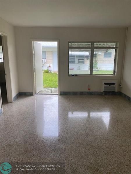 Foto principal - 305 SW 9th Ave