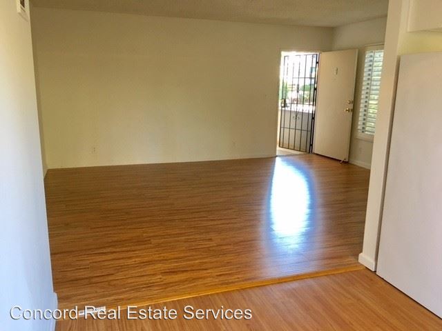Foto del edificio - 2332 N Beverly Glen Blvd