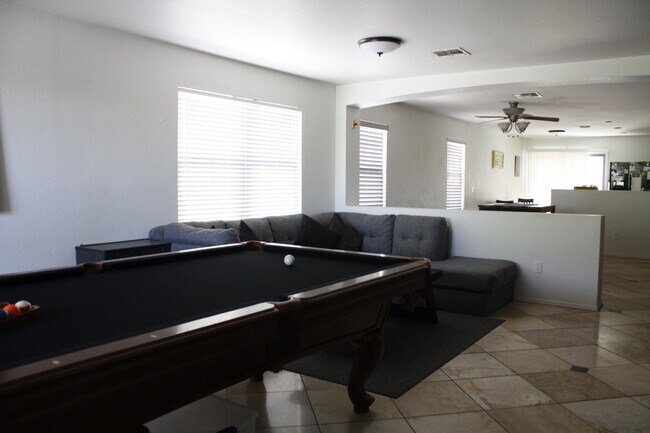 Foto del edificio - 2817 W Silver Creek Ln