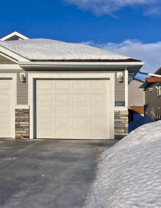 Building Photo - 9526-9112 112 Ave