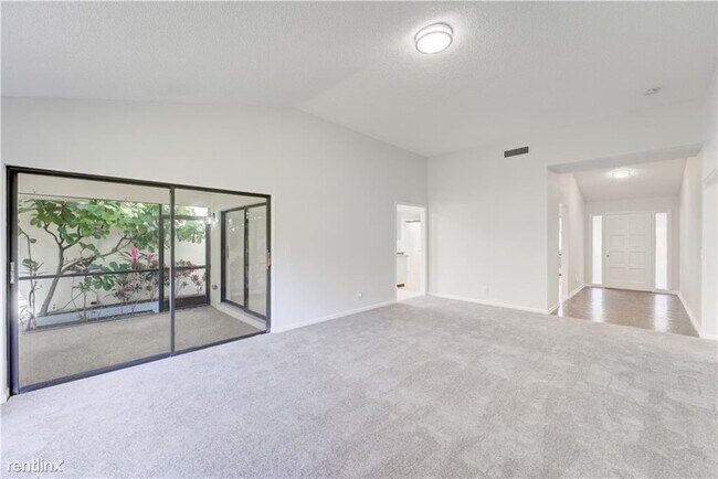 Foto del edificio - 2 br, 2 bath Townhome - 11457 Shady Oaks Ln