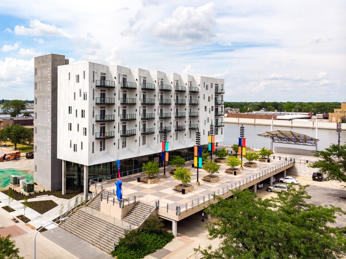 Art Bloc Apartments in Waterloo, IA