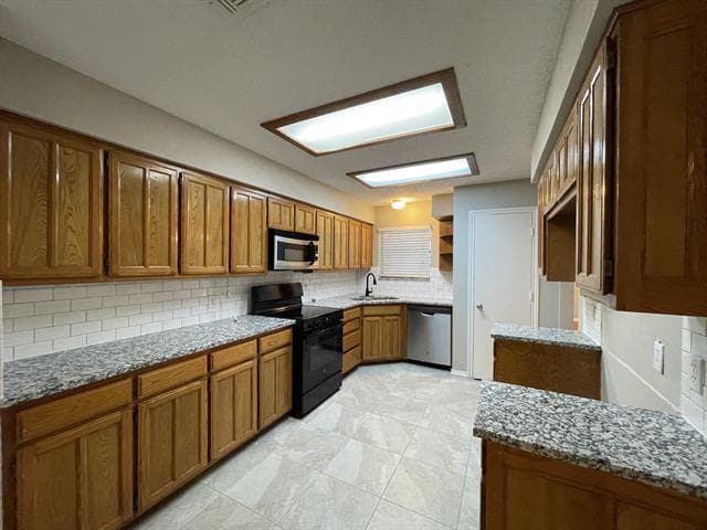 Building Photo - 6109 Kingswood Dr