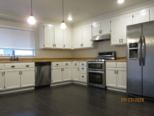 Building Photo - 2354 Pinercrest Dr