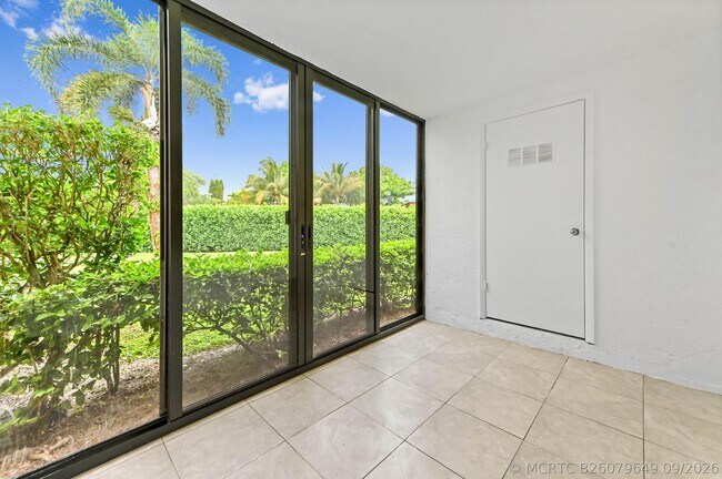 Foto del edificio - 319 Knotty Pine Cir