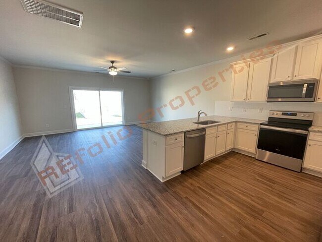 Foto del edificio - Brand New 3 Bedroom 1-Car Garage Townhome ...