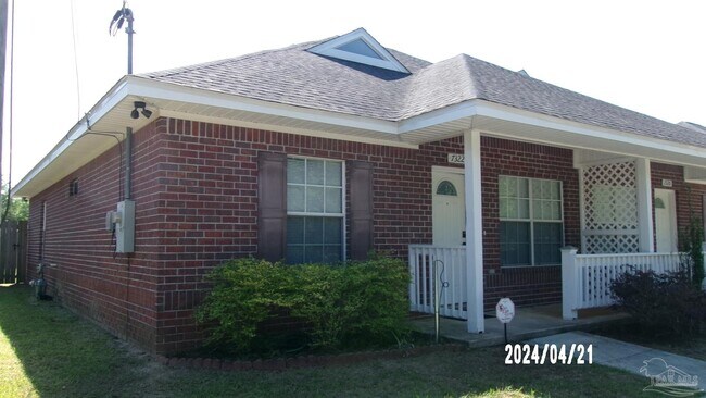 Foto del edificio - 7322 Mangum Dr
